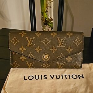 LOUIS VUITTON Fuchsia Sarah Wallet
